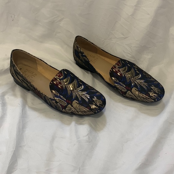 Size 6.5 Naturalizer Loafers. Like new!! - Picture 1 of 4